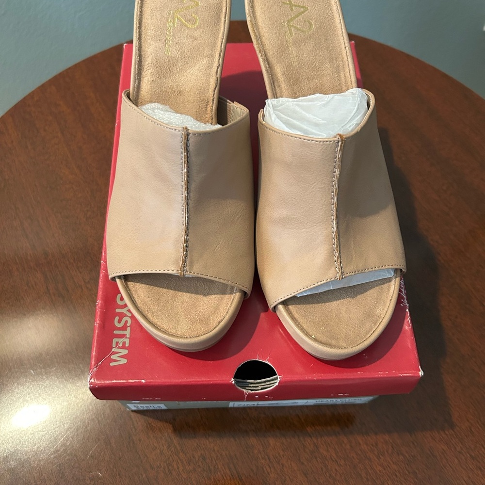 NWT-A2 By Designer Aerosoles Tan Summer Mules Sandles